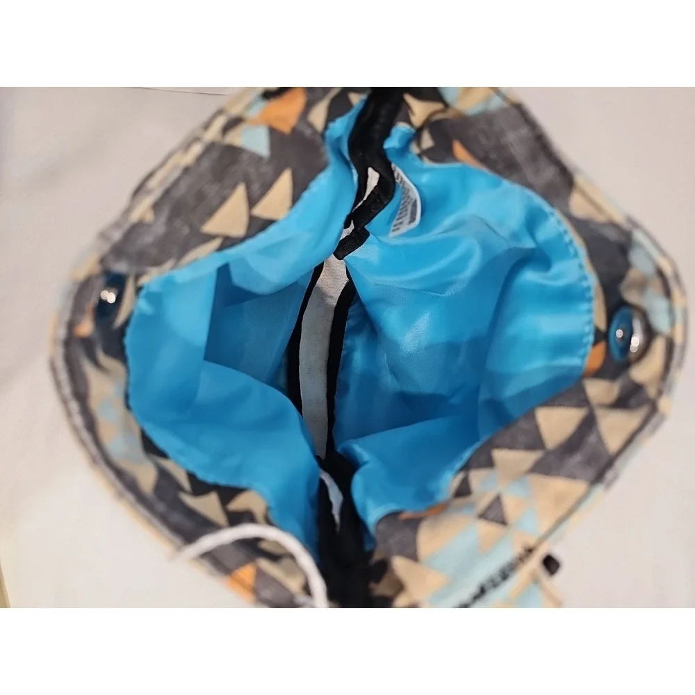 KAVU Crossbody Bag Geometric Pattern Adjustable Strap Zipper Accent Blue Lining